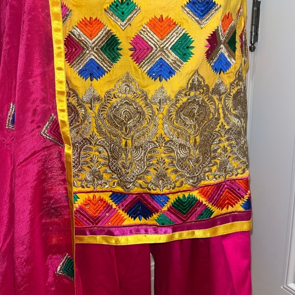 Yellow and Magenta Patial Salwar Suit - Picture 4 of 6